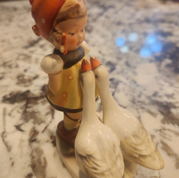 Vintage Hummel Goose Girl 473/0 Goebel Girl with Two Geese Figurine,  W. Germany - Picture 4 of 5